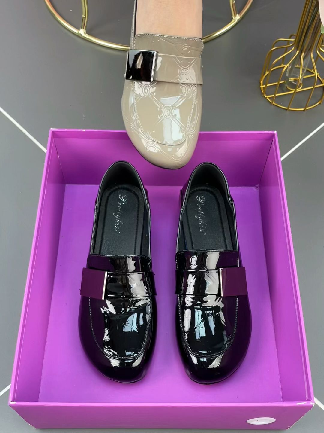 圆头 低帮 一脚蹬 深口鞋 皮革  - VALI鞋履AI设计主图