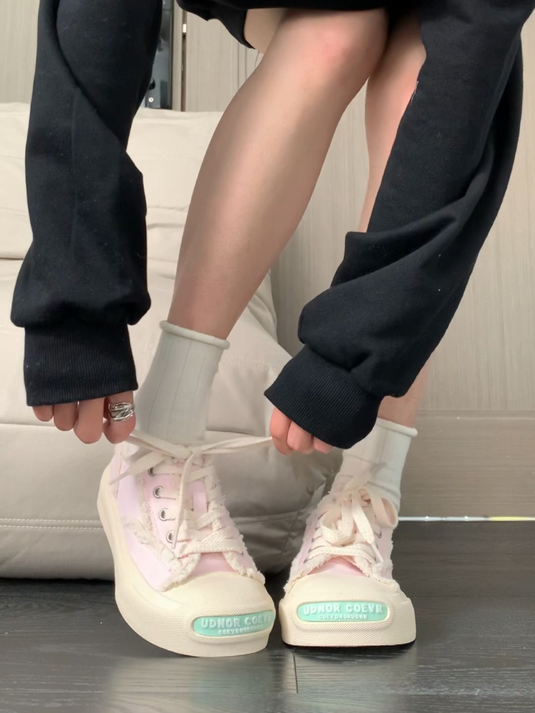  - VALI鞋履AI设计主图