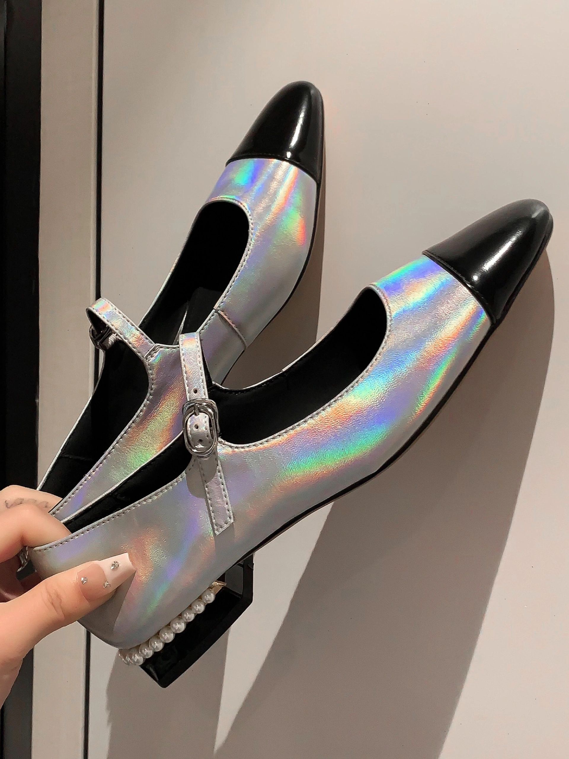 粗跟 中跟 尖头 低帮 袢扣 浅口鞋  - VALI鞋履AI设计主图