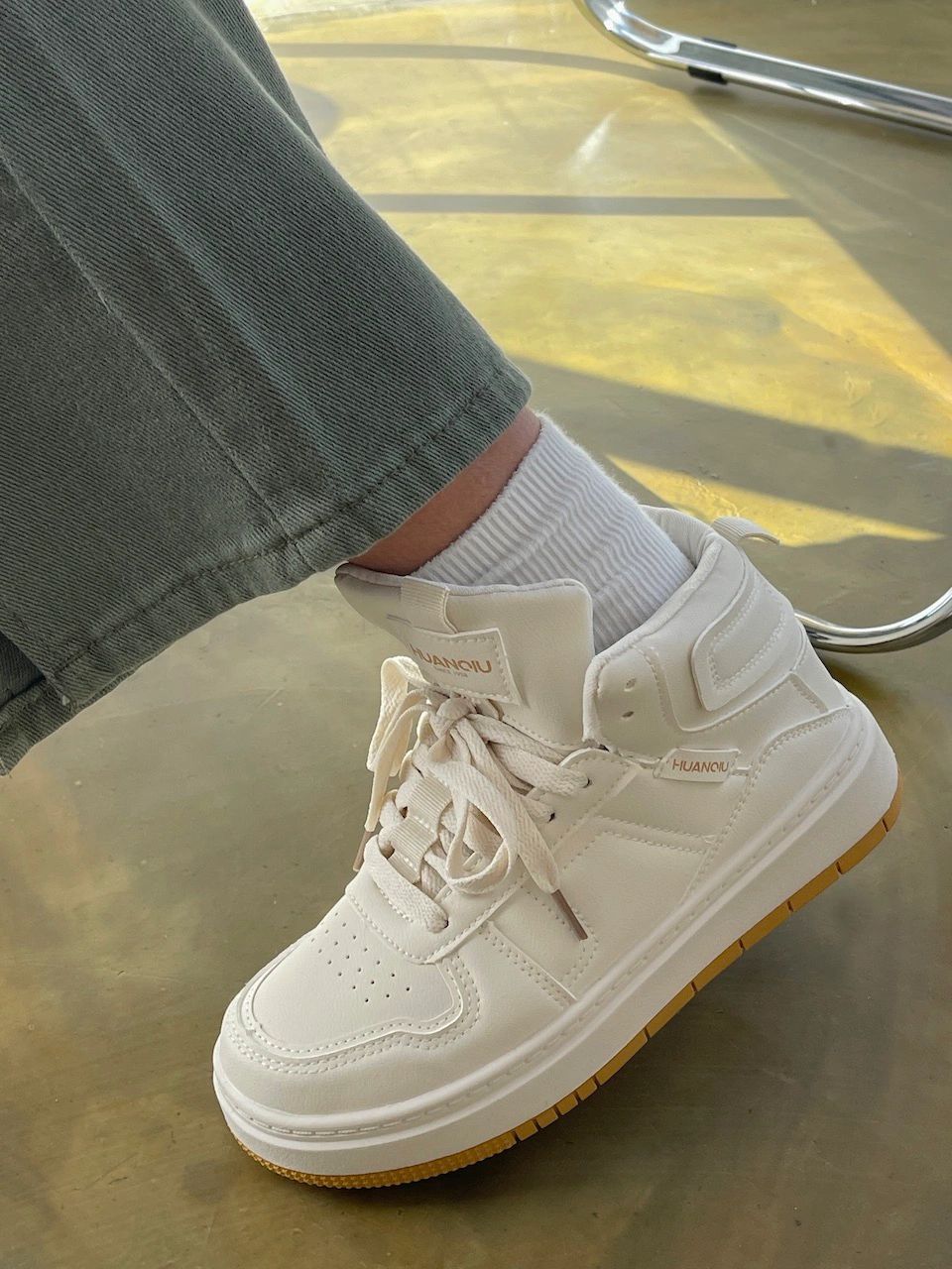 平底 圆头 中帮 系带 深口鞋 皮革  - VALI鞋履AI设计主图