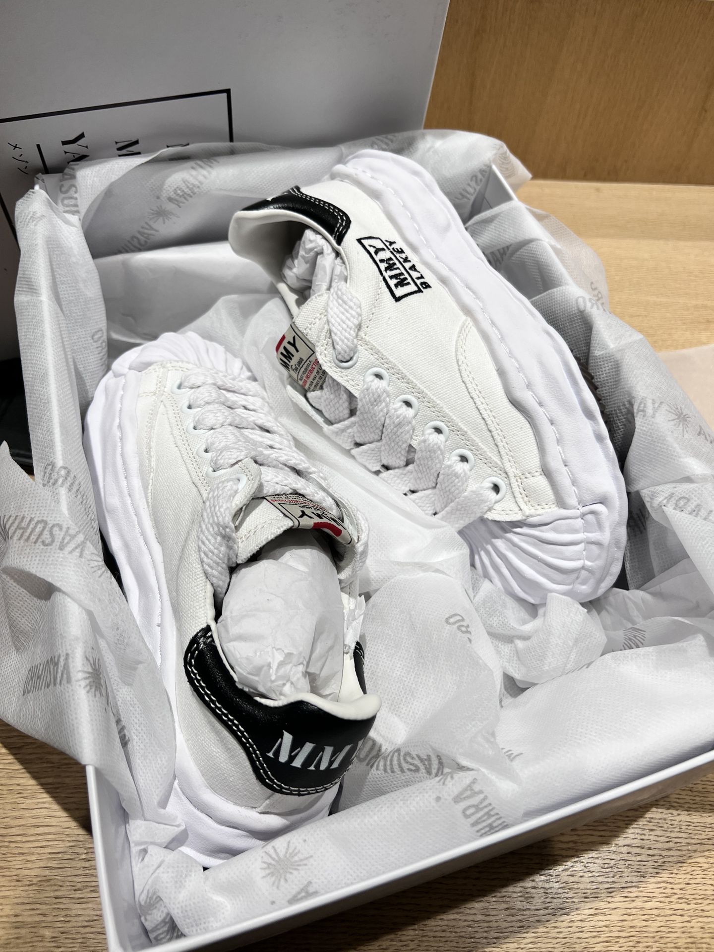 平底 圆头 低帮 系带 深口鞋  - VALI鞋履AI设计主图