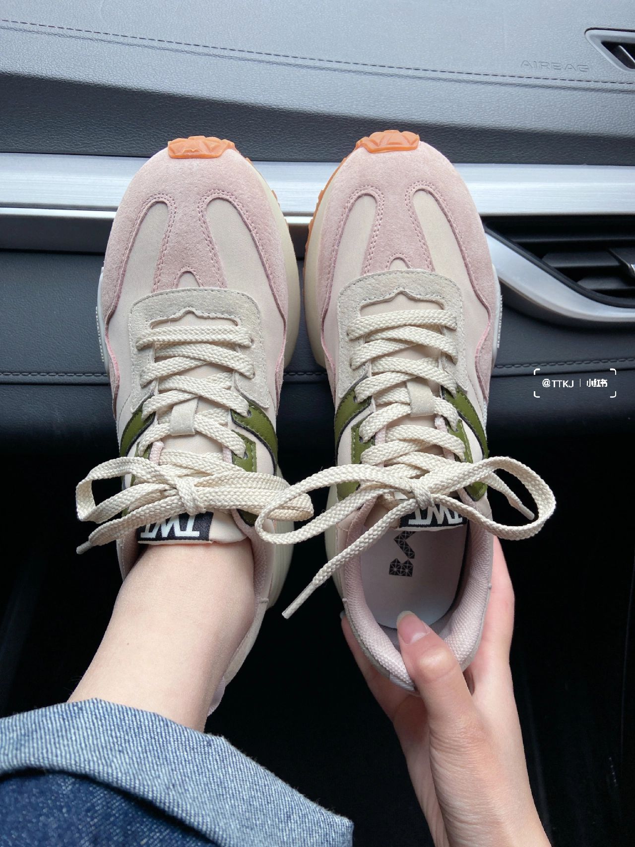 圆头 系带 深口鞋 网面  - VALI鞋履AI设计主图