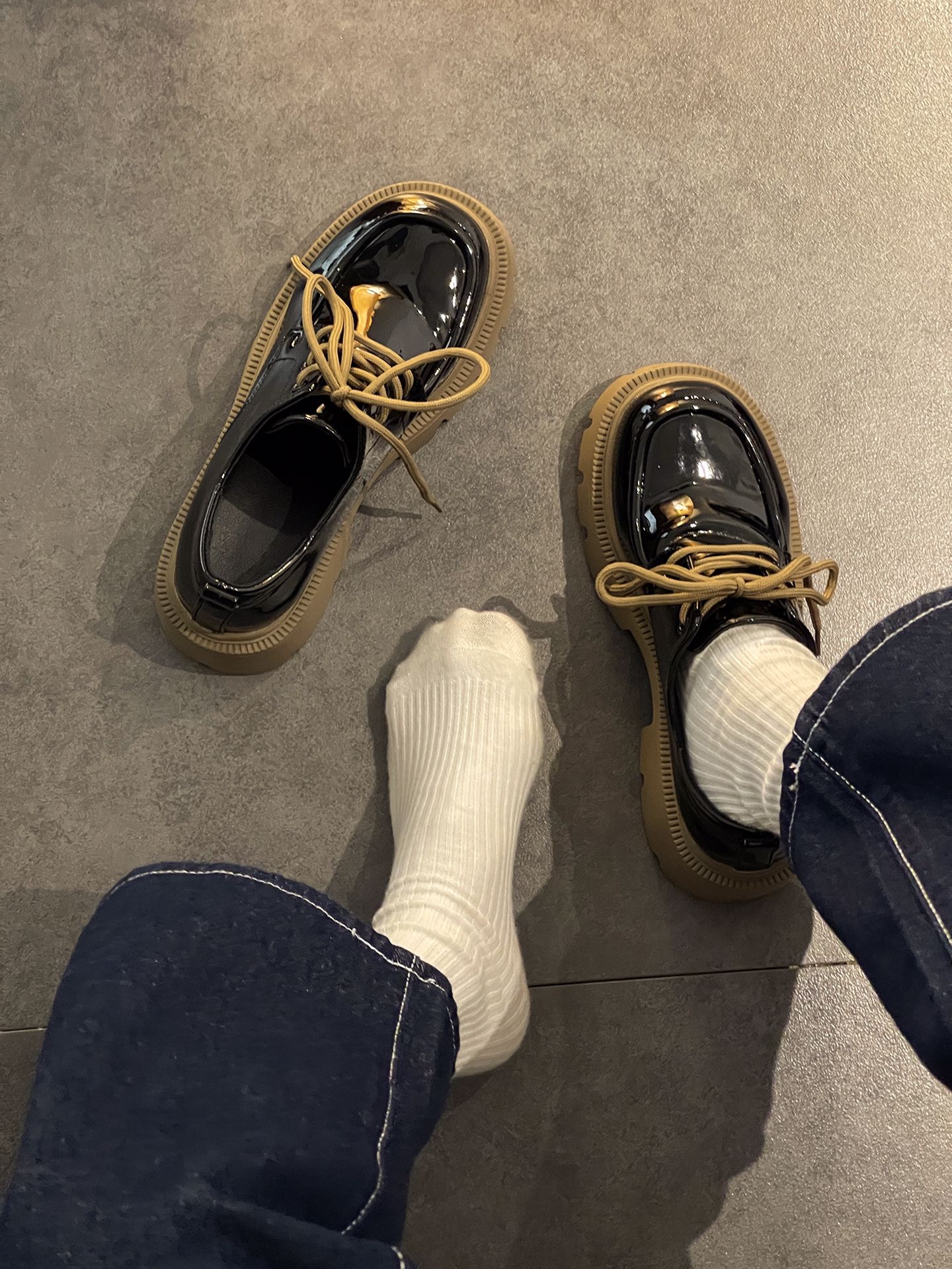 圆头 袢扣 深口鞋 皮革  - VALI鞋履AI设计主图