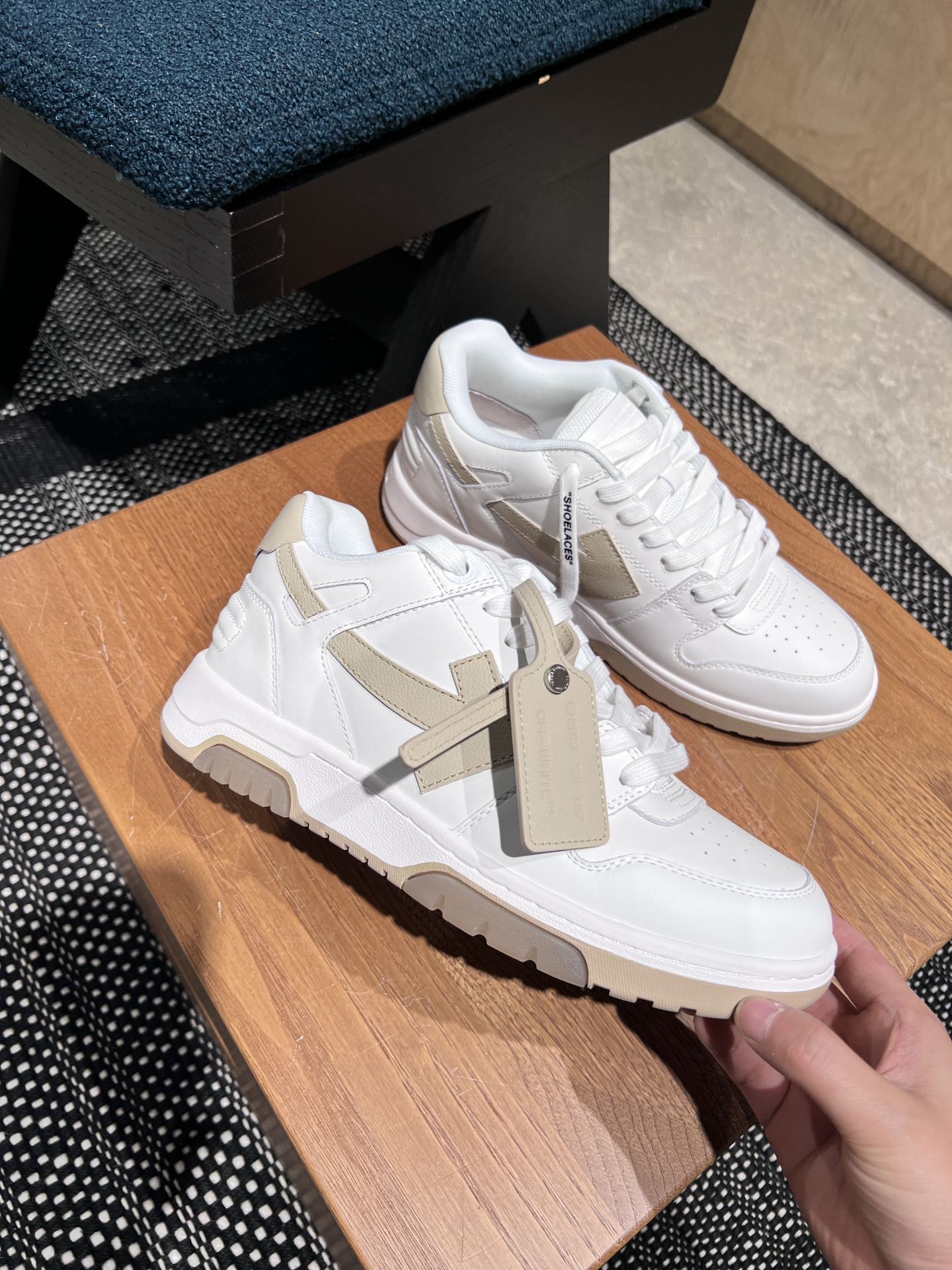 平底 尖头 中帮 系带 深口鞋 皮革  - VALI鞋履AI设计主图