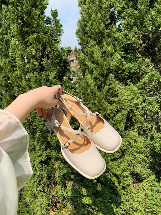 方头 低帮 袢扣 中口鞋 皮革 