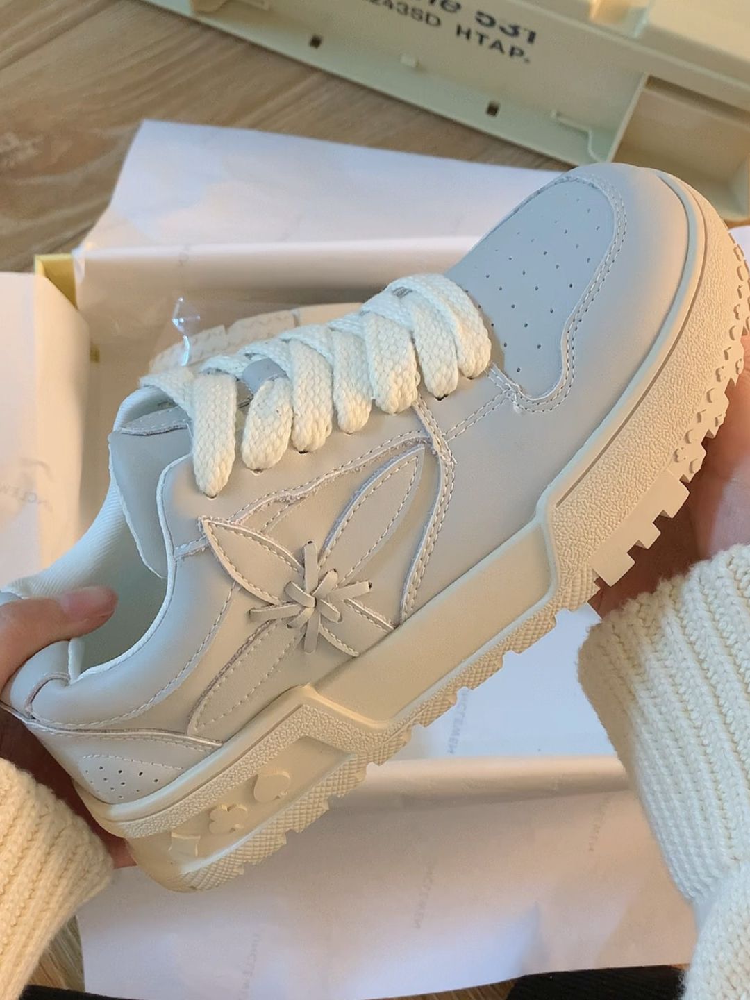 厚底 圆头 低帮 系带 深口鞋 皮革  - VALI鞋履AI设计主图