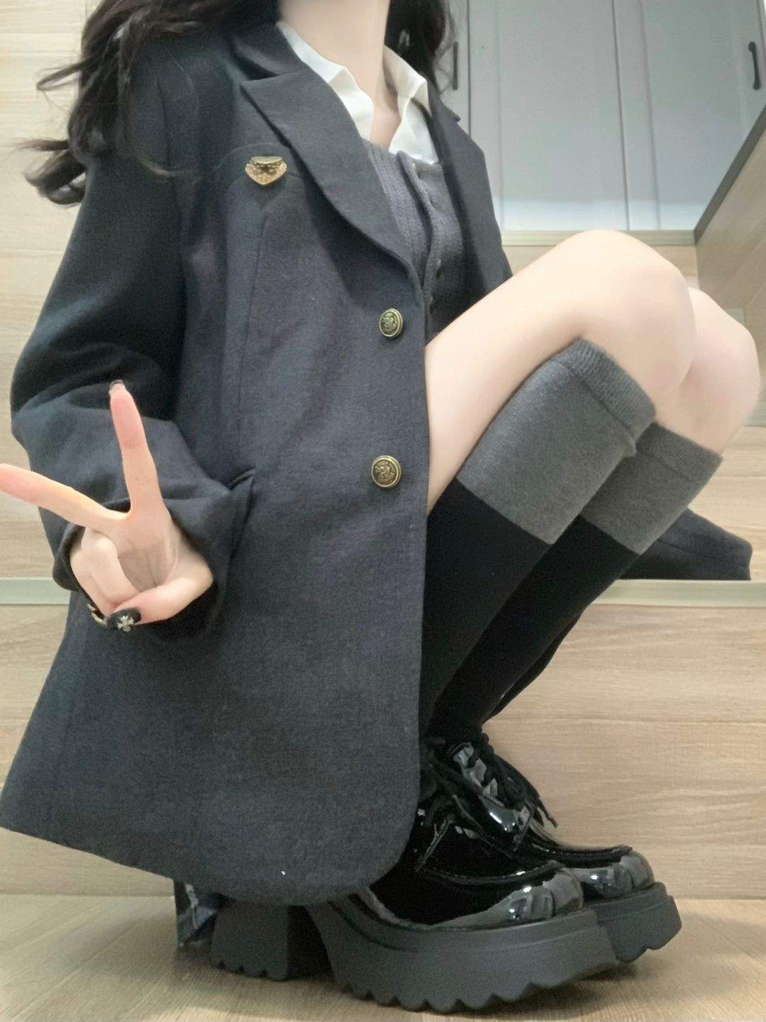 呢绒 H型 翻驳领 海盗黑 暗影灰色 基础扣饰 都市  - VALI鞋履AI设计主图