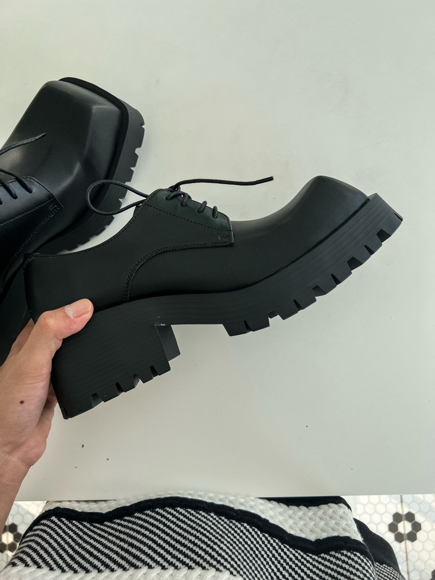 粗跟 中跟 低帮 系带 深口鞋 皮革  - VALI鞋履AI设计主图