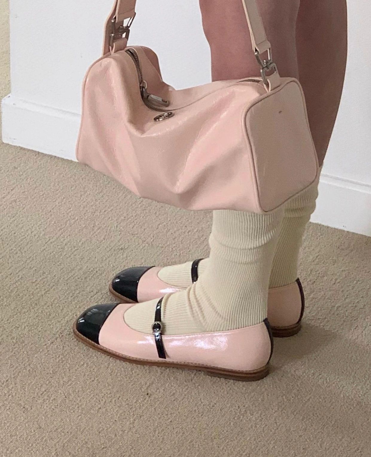 平底 圆头 低帮 袢扣 浅口鞋 皮革  - VALI鞋履AI设计主图