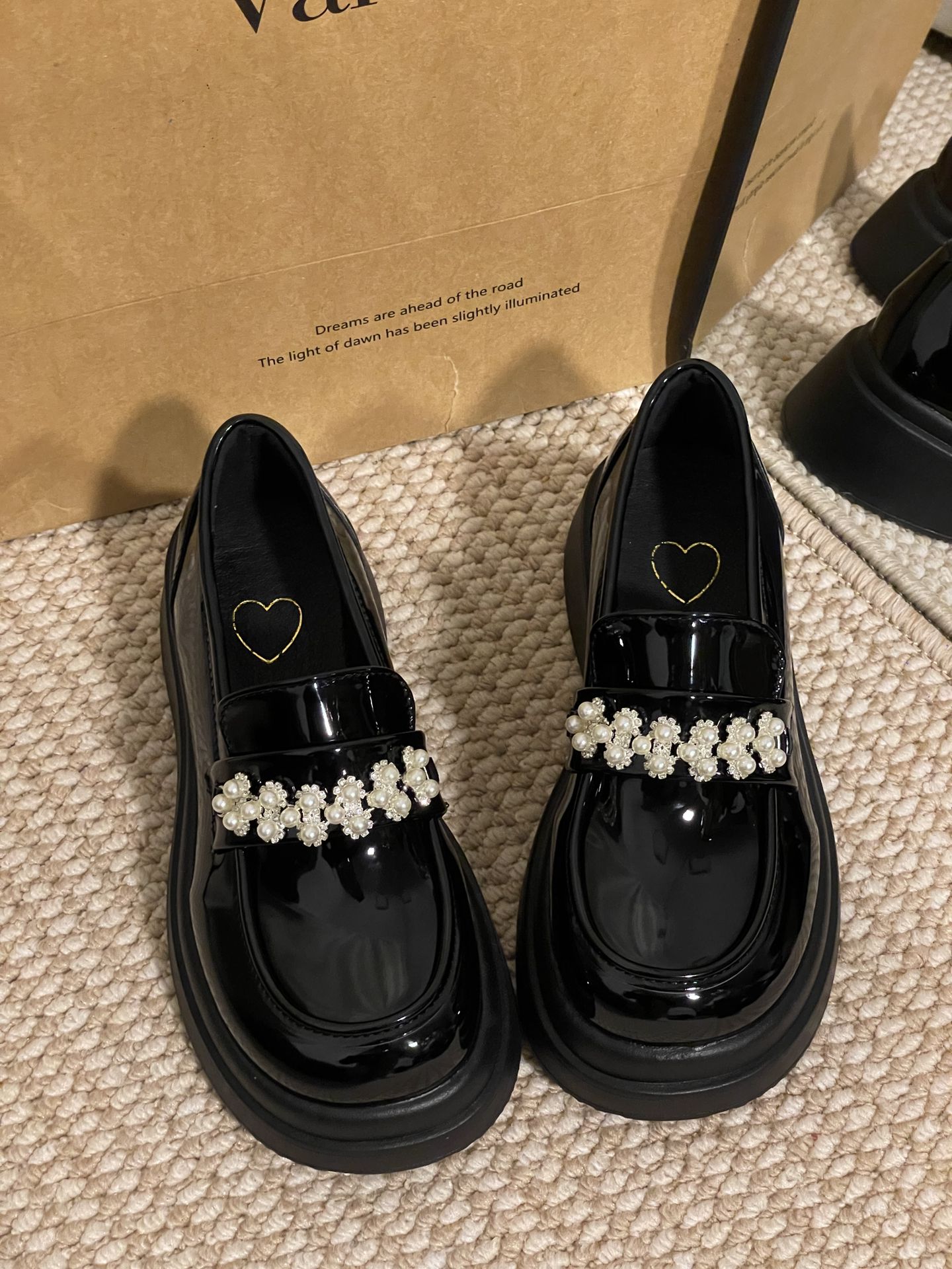 圆头 低帮 一脚蹬 深口鞋 皮革  - VALI鞋履AI设计主图