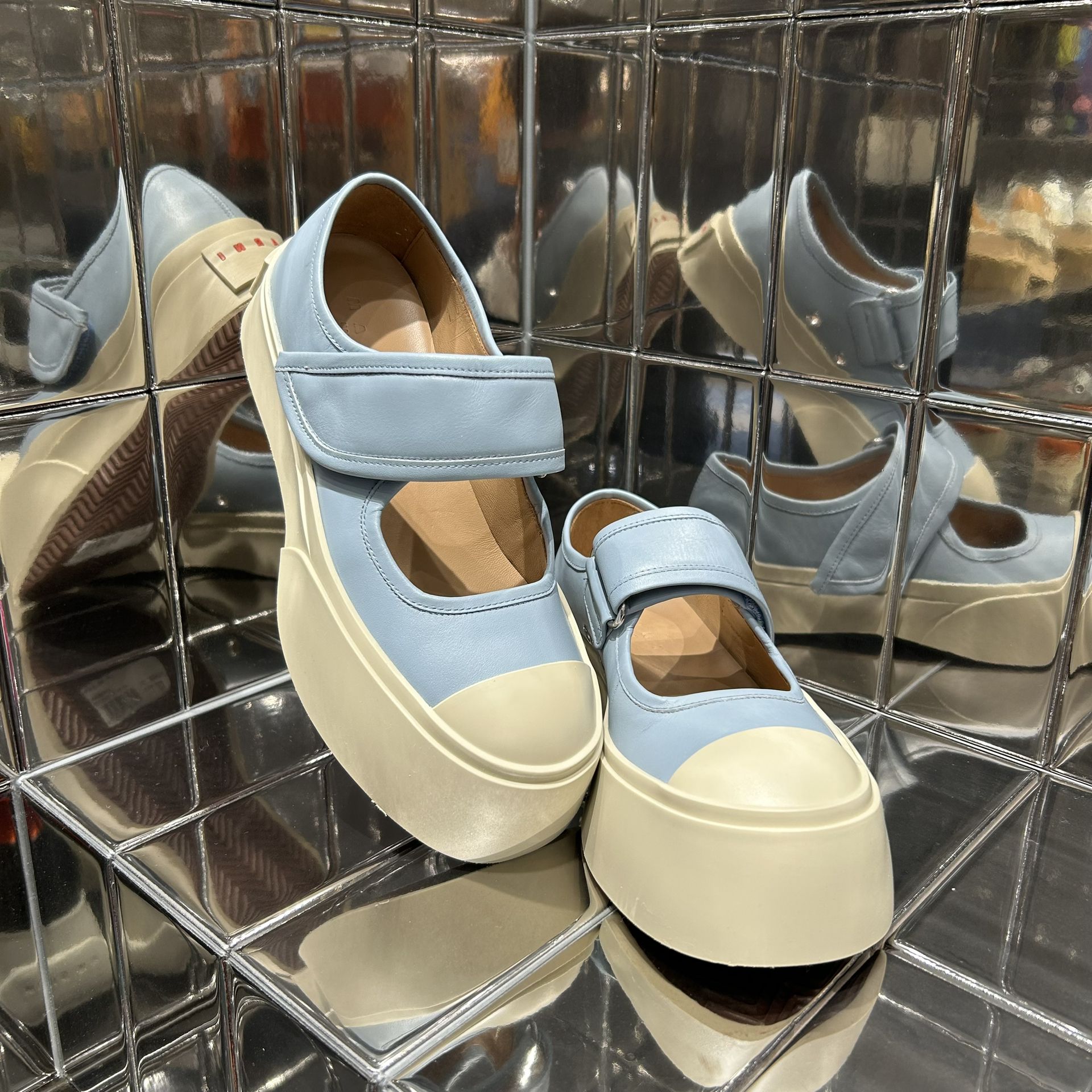 厚底 圆头 低帮 魔术贴 中口鞋  - VALI鞋履AI设计主图