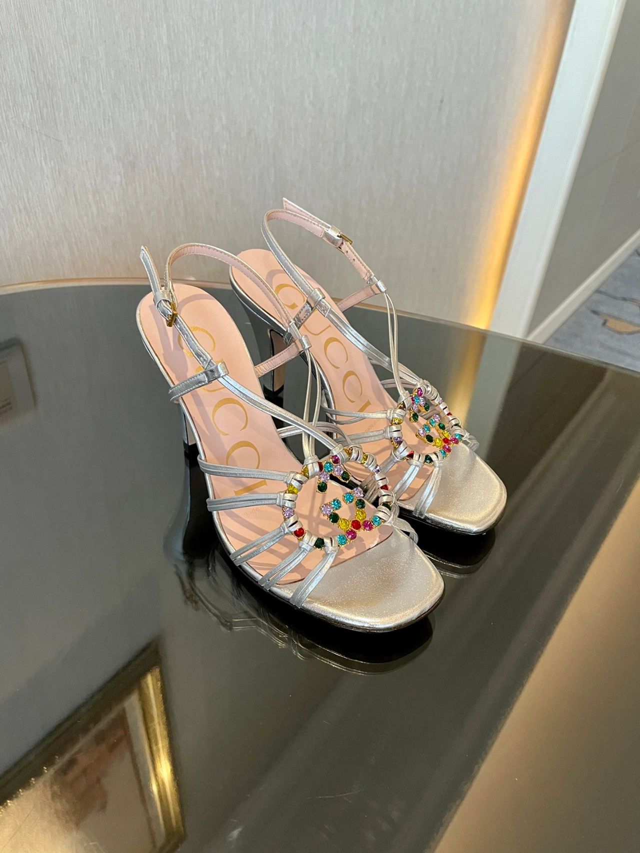 高跟 圆头 袢扣 皮革  - VALI鞋履AI设计主图