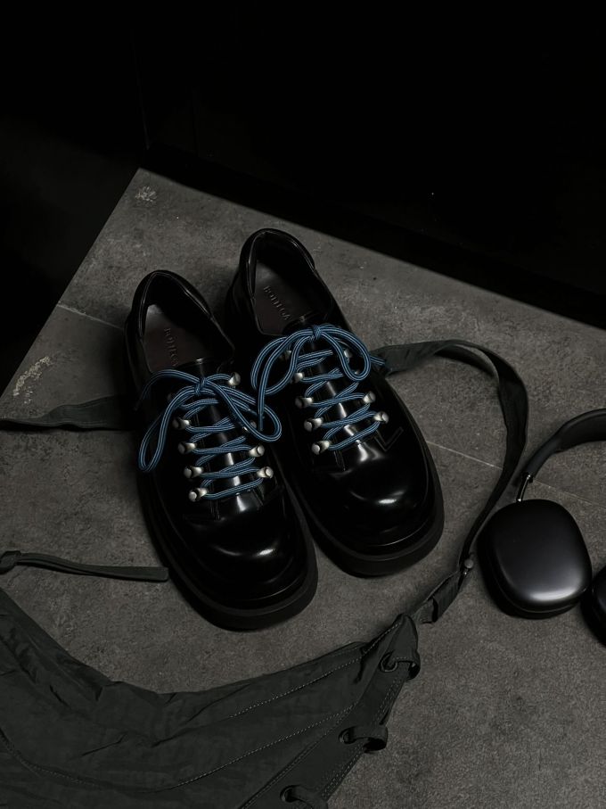 圆头 低帮 袢扣 深口鞋 皮革 