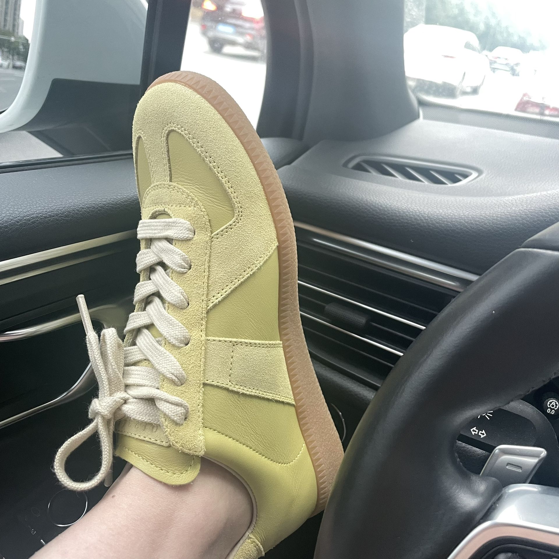 平底 圆头 低帮 系带 深口鞋  - VALI鞋履AI设计主图