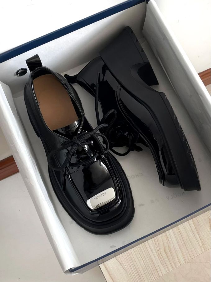 圆头 袢扣 深口鞋 皮革 