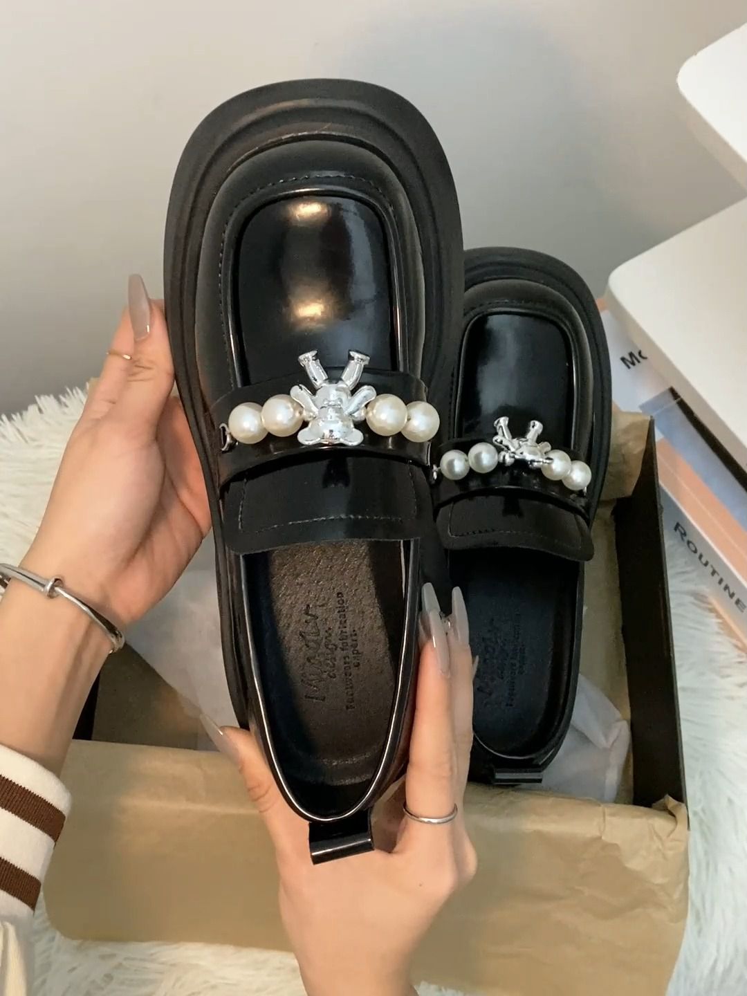 圆头 低帮 一脚蹬 深口鞋 皮革  - VALI鞋履AI设计主图