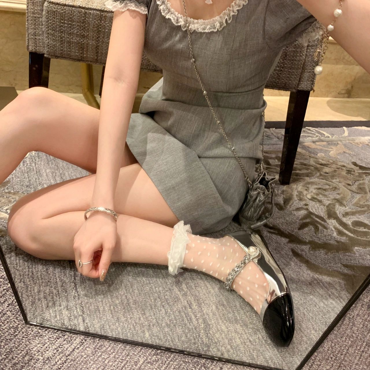 棉麻 圆形领 荷叶边 边缘装饰 暗土褐色 咖啡酒色 巧克力色 蕾丝花边  - VALI鞋履AI设计主图