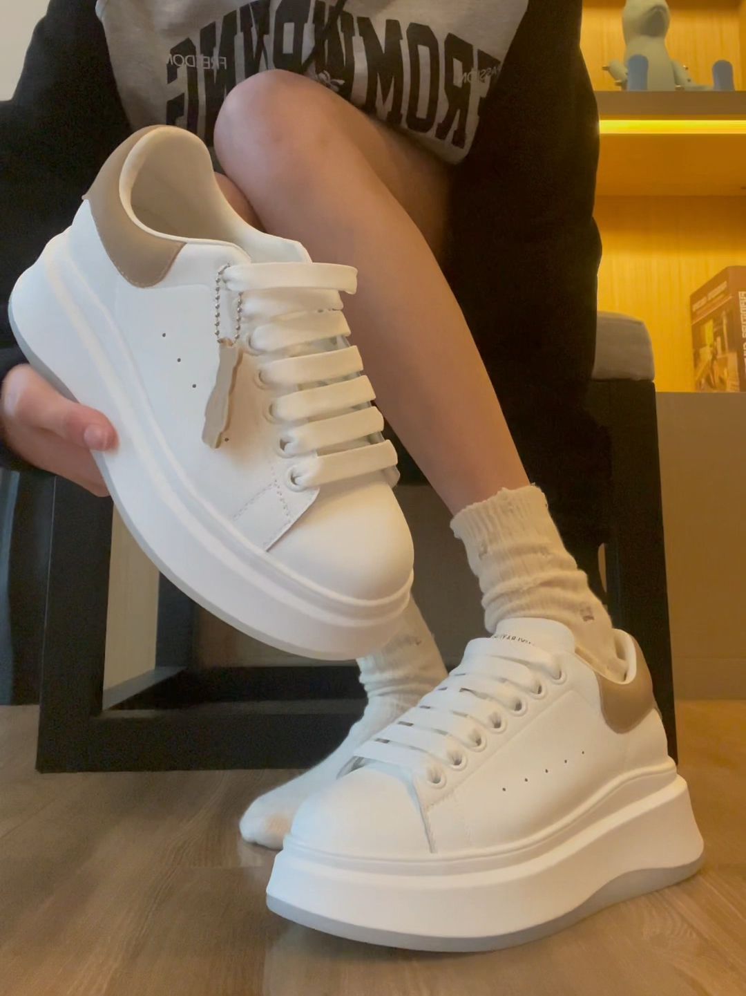 平底 圆头 低帮 系带 深口鞋 皮革  - VALI鞋履AI设计主图