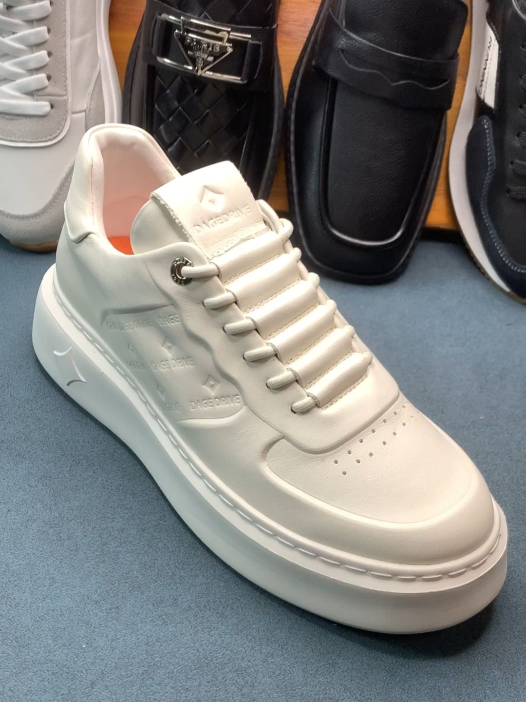 平底 圆头 低帮 系带 深口鞋 皮革  - VALI鞋履AI设计主图