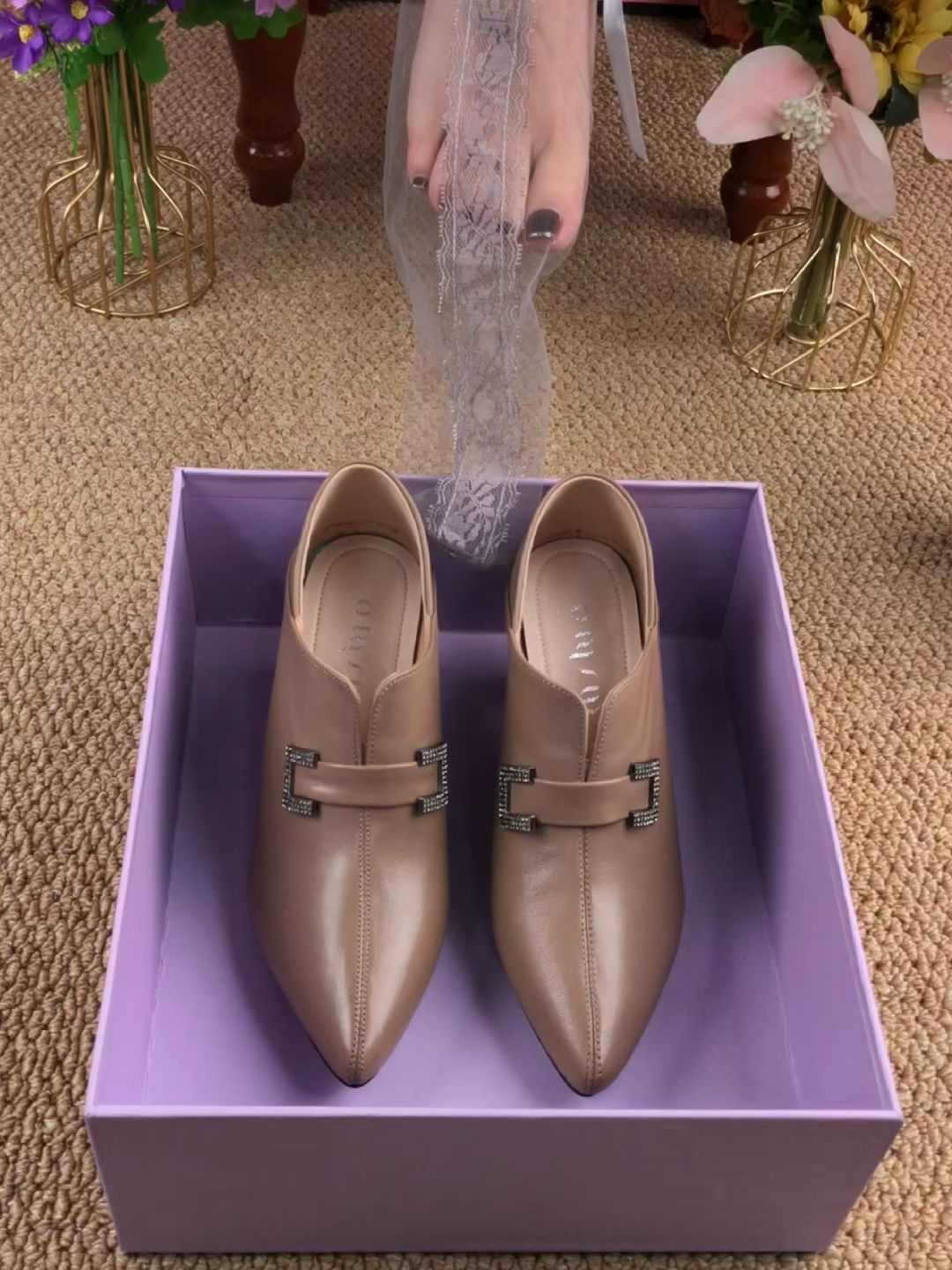 尖头 低帮 袢扣 深口鞋 皮革  - VALI鞋履AI设计主图