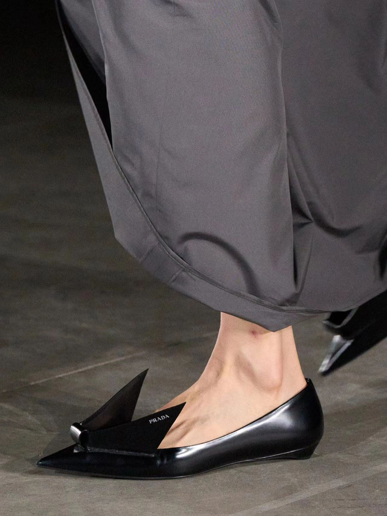 粗跟 低跟 尖头 低帮 一脚蹬 浅口鞋 皮革  - VALI鞋履AI设计主图