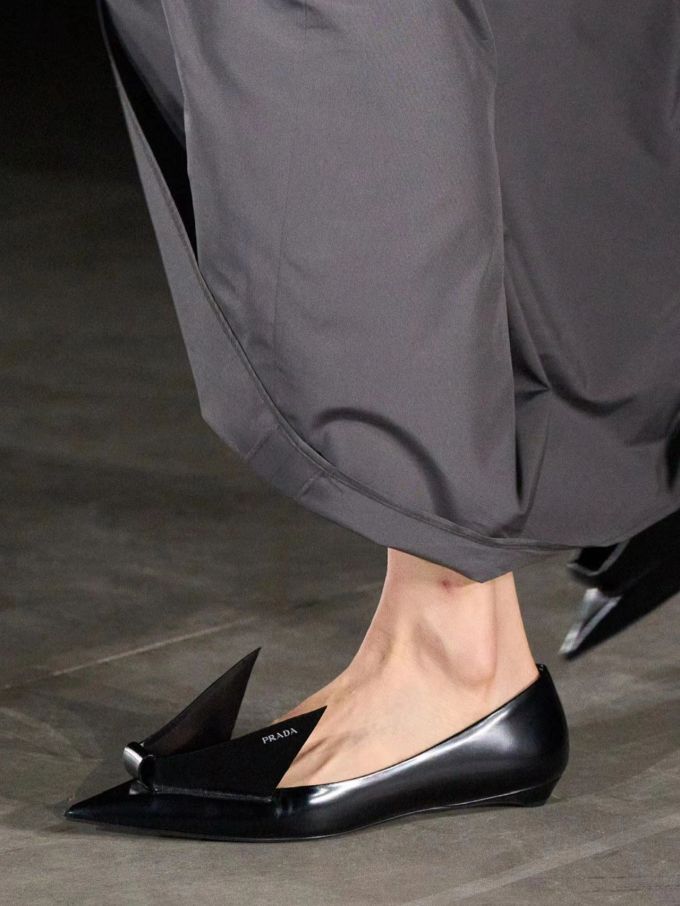 粗跟 低跟 尖头 低帮 一脚蹬 浅口鞋 皮革 