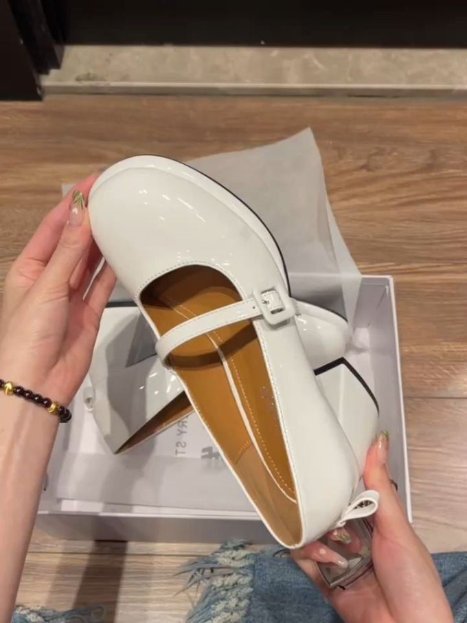 粗跟 中跟 圆头 低帮 袢扣 中口鞋 皮革 