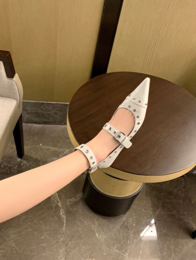 尖头 低帮 袢扣 浅口鞋 皮革 