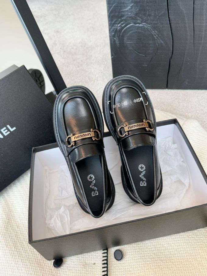 圆头 一脚蹬 深口鞋 皮革 