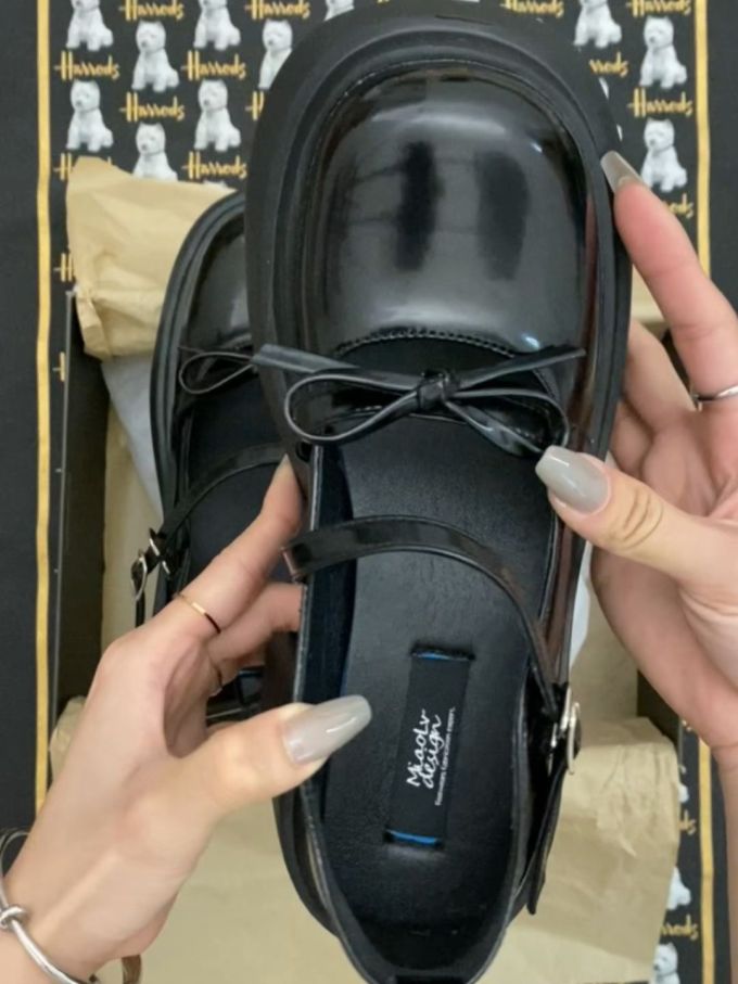 圆头 袢扣 深口鞋 皮革 