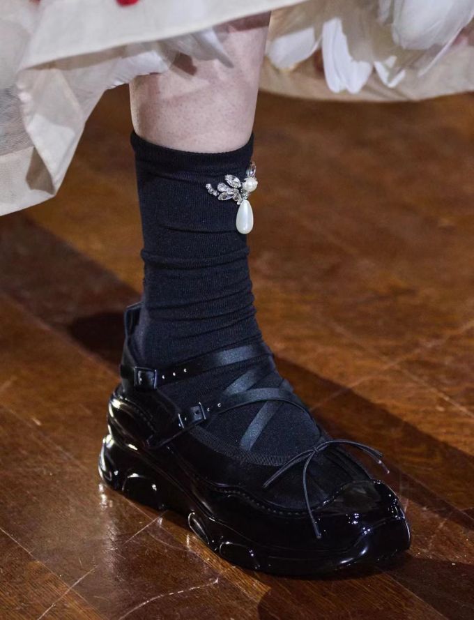 厚底 圆头 低帮 袢扣 深口鞋 皮革 