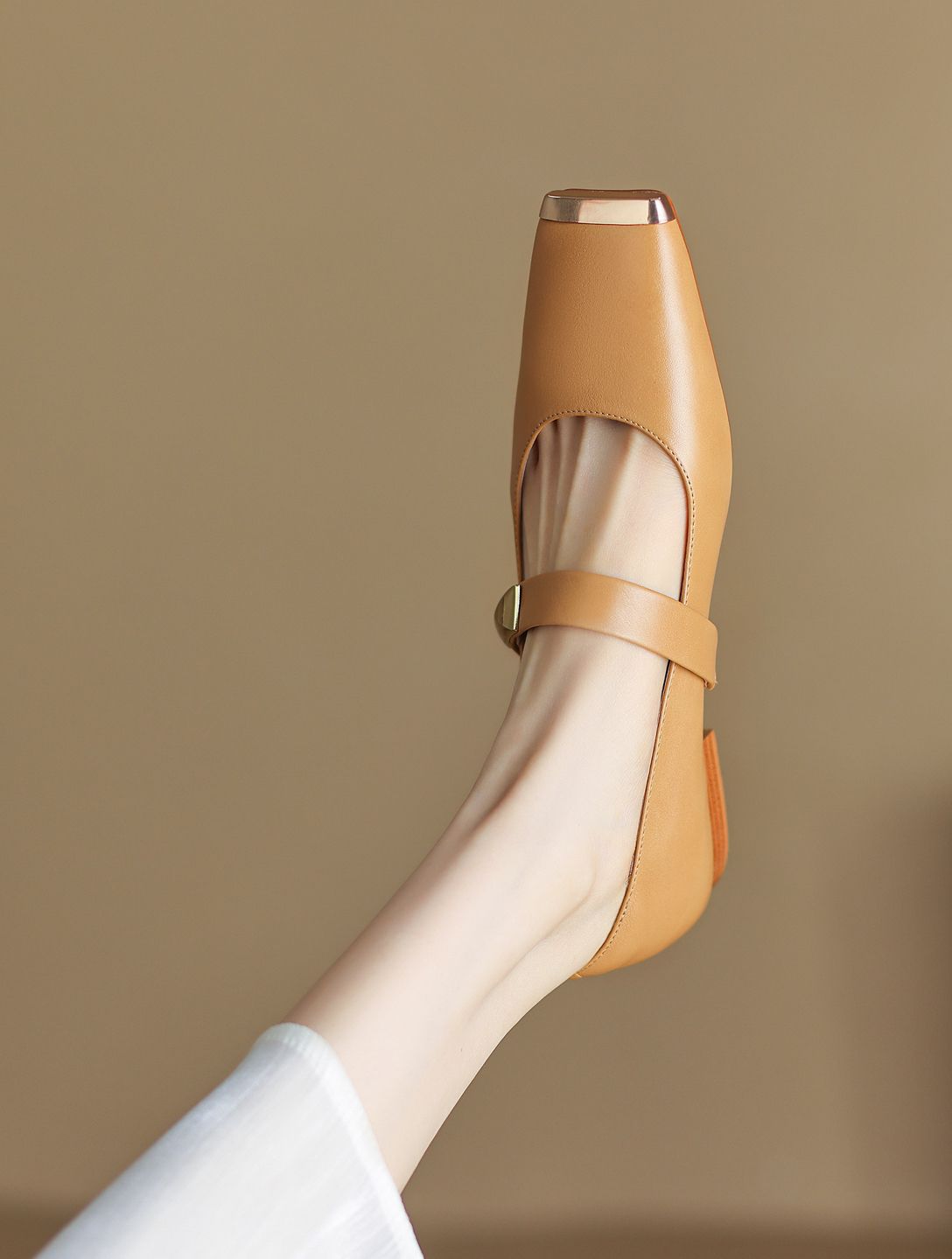 方头 低帮 袢扣 浅口鞋 皮革  - VALI鞋履AI设计主图