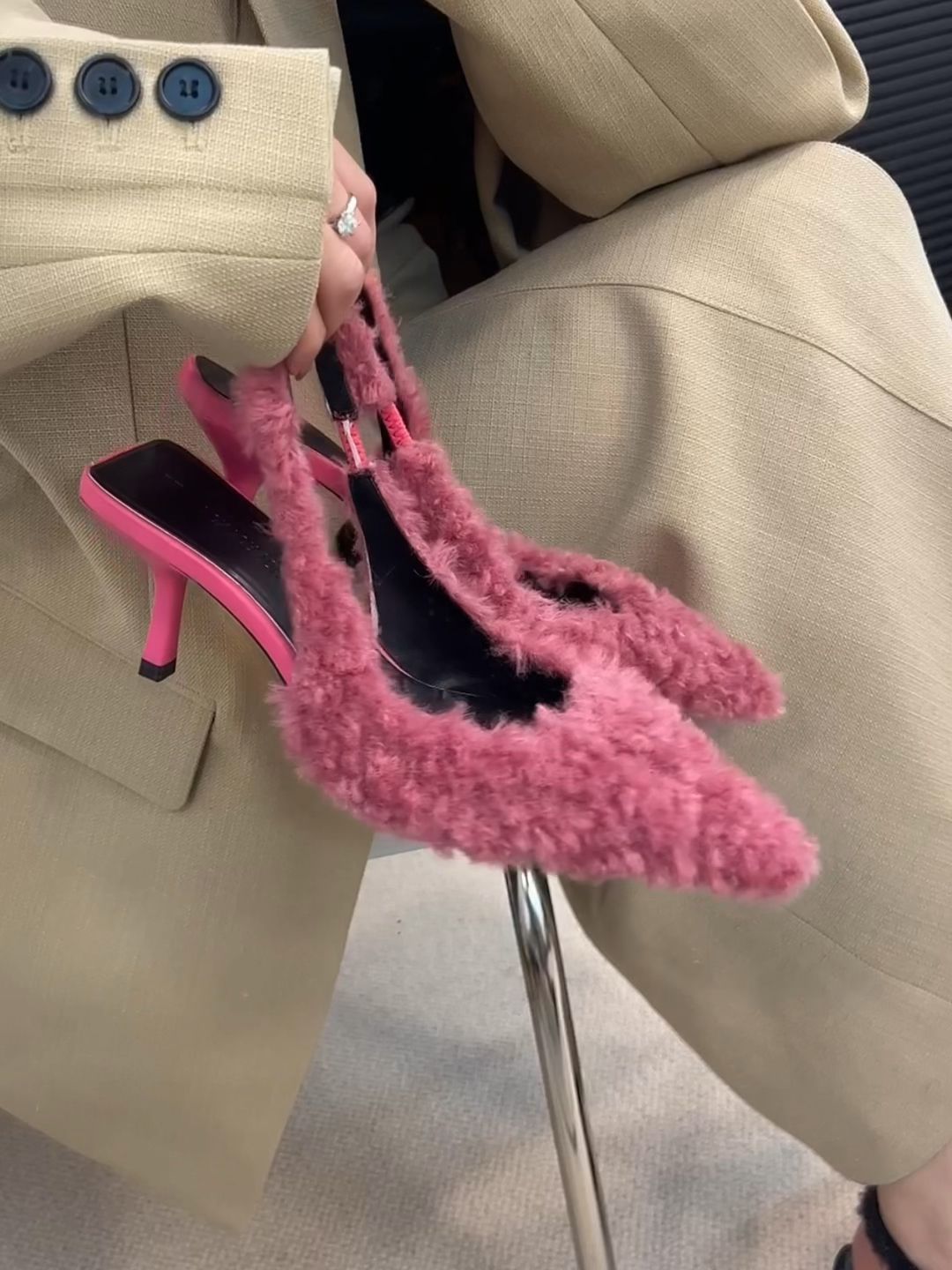 中跟 尖头 一脚蹬  - VALI鞋履AI设计主图