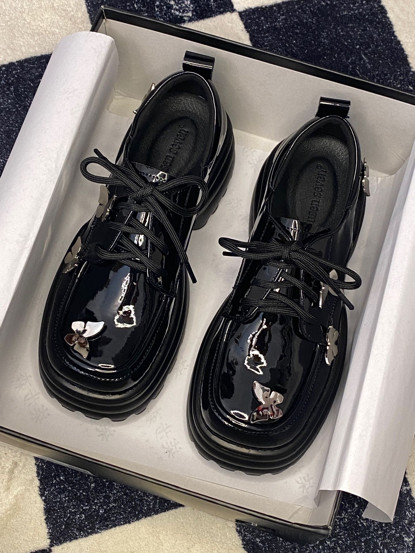 圆头 插扣 系带 袢扣 深口鞋 皮革  - VALI鞋履AI设计主图