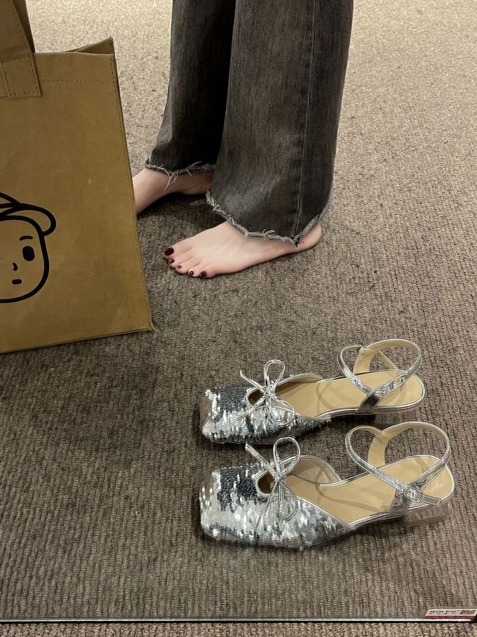 低跟 异形头-分趾 低帮 袢扣 中口鞋 