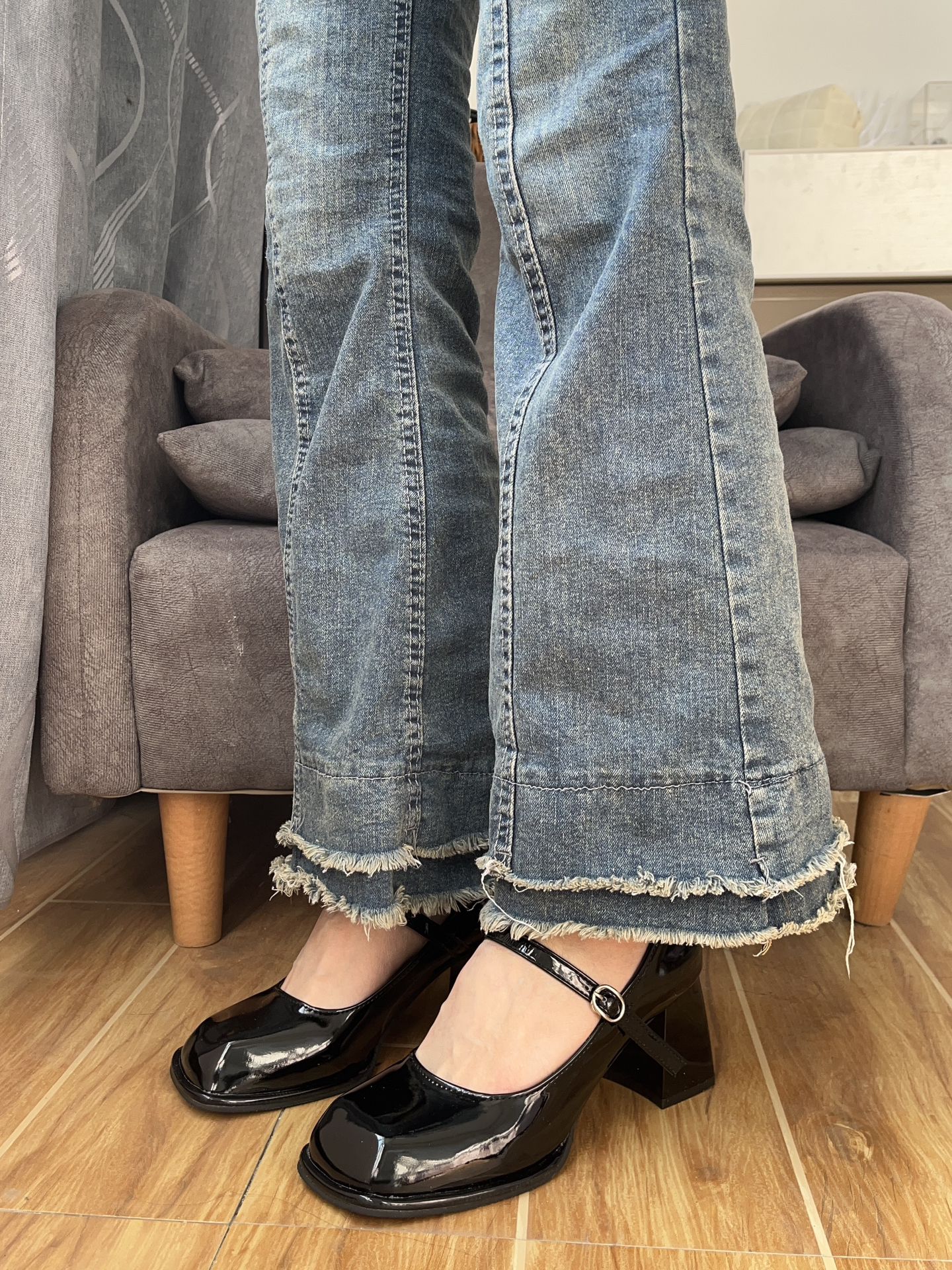 牛仔面料 洗水 毛边 轿车黑 暗影灰色 纪念碑灰  - VALI鞋履AI设计主图