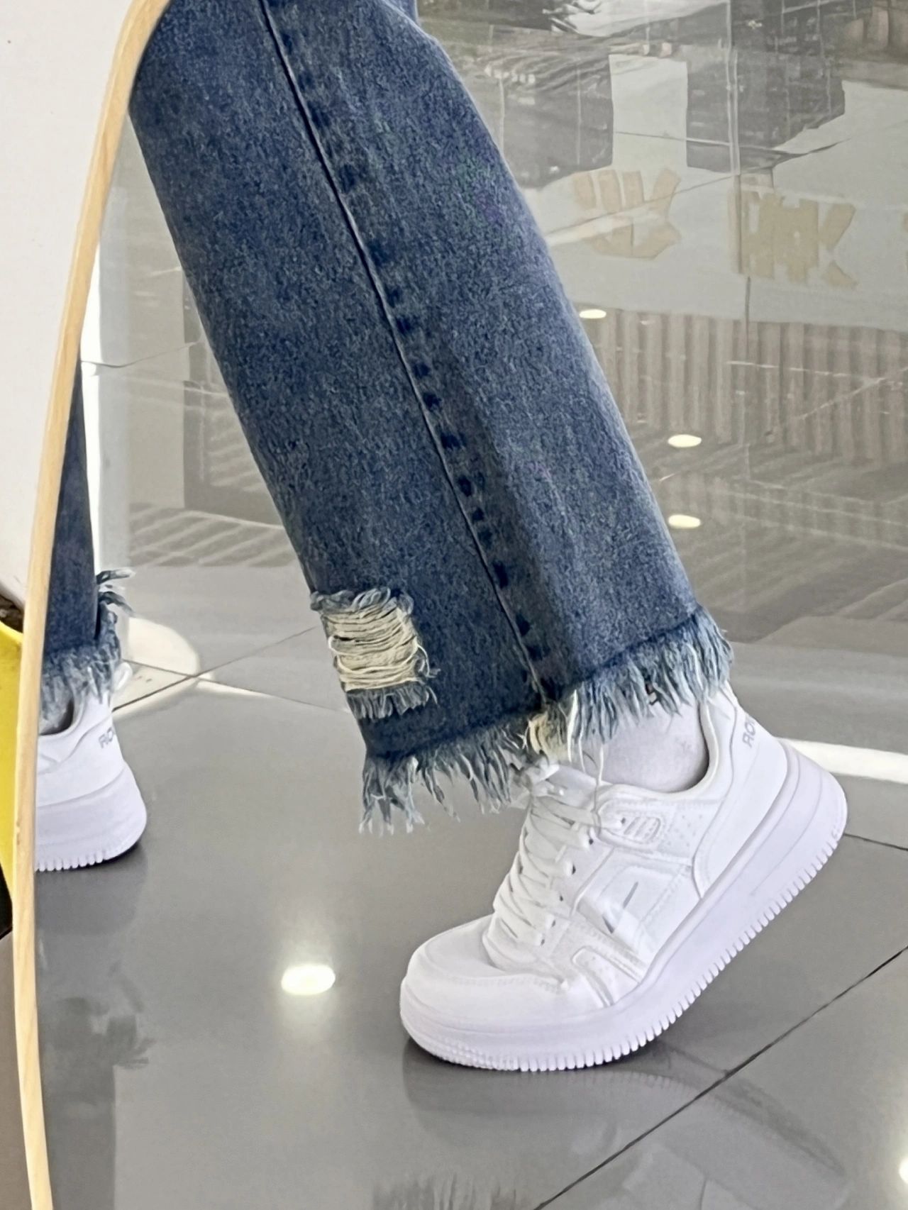 平底 圆头 低帮 系带 深口鞋 皮革  - VALI鞋履AI设计主图