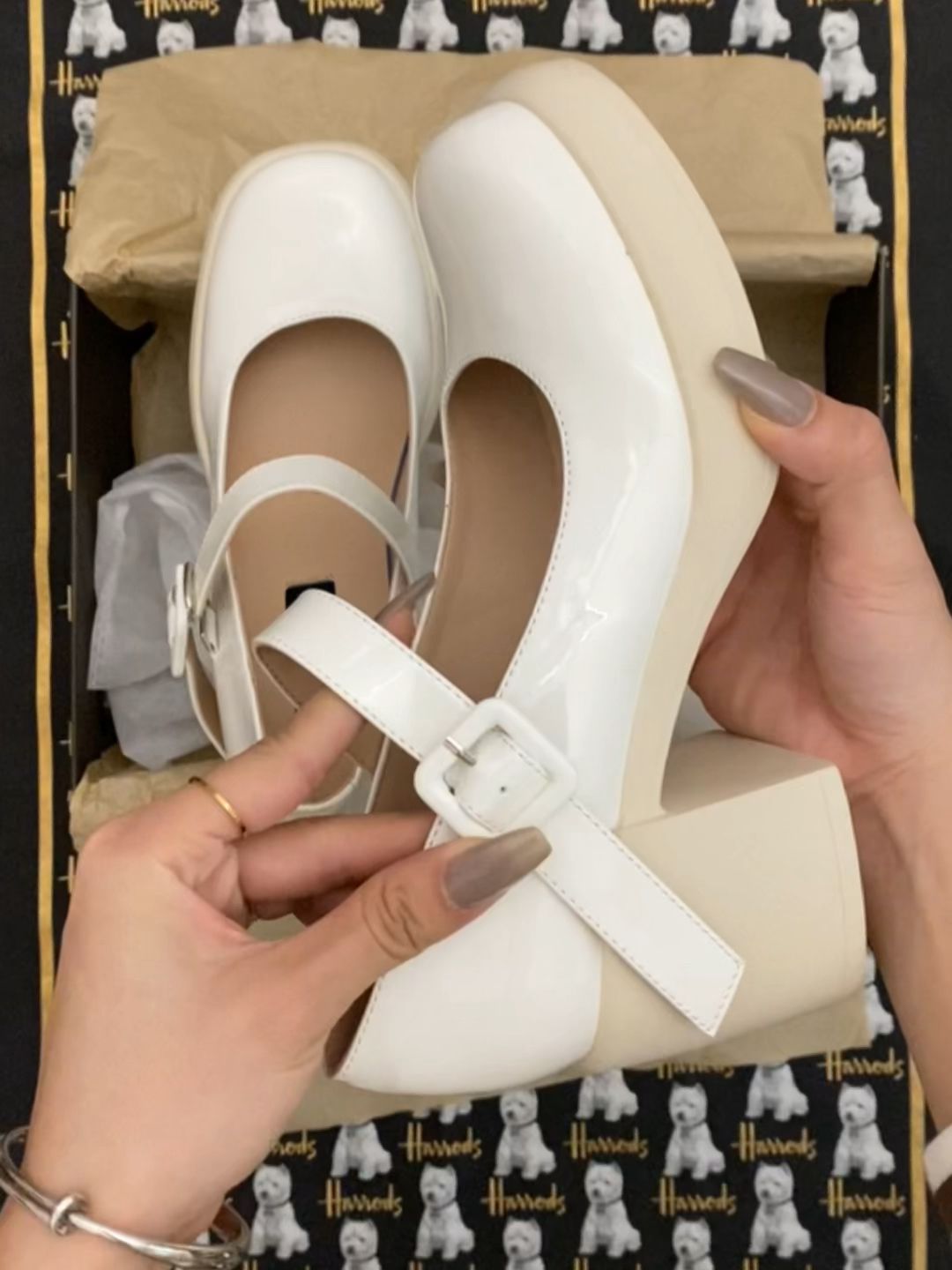 粗跟 中跟 圆头 低帮 袢扣 浅口鞋 皮革  - VALI鞋履AI设计主图