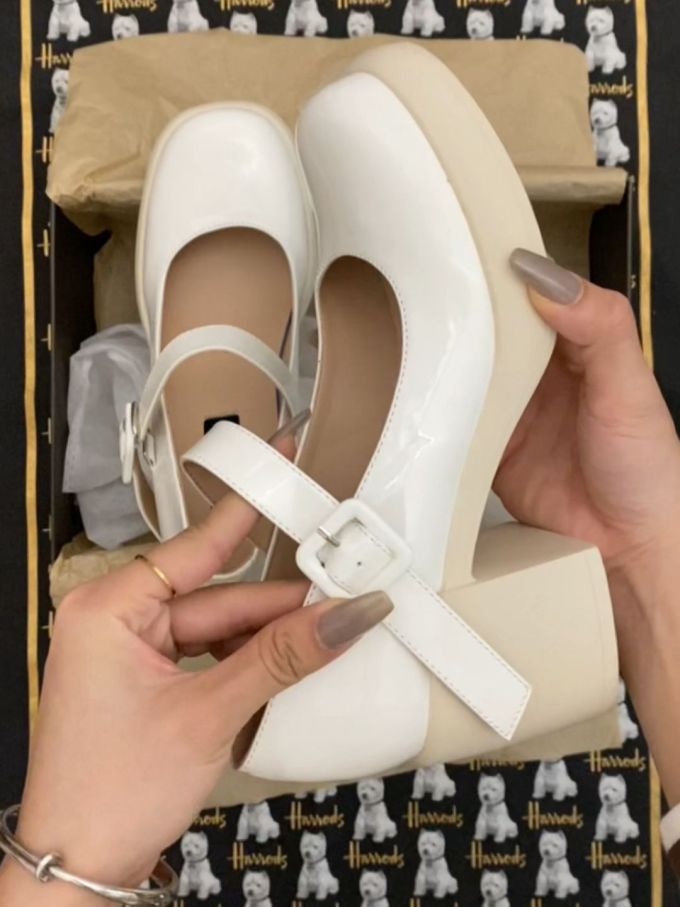 粗跟 中跟 圆头 低帮 袢扣 浅口鞋 皮革 