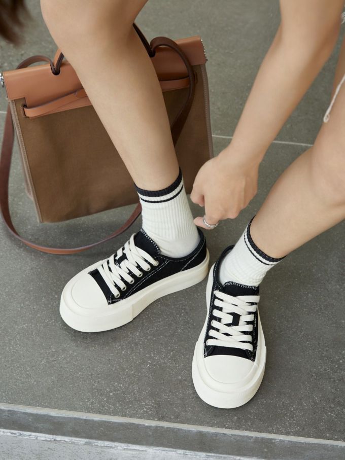 平底 圆头 低帮 系带 深口鞋 