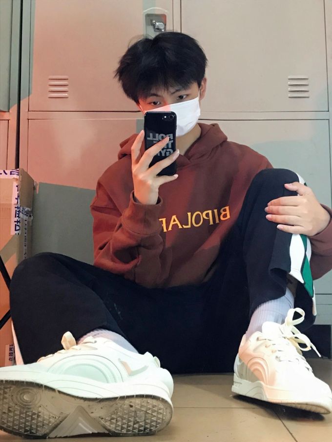 针织面料 圆形领 文字图案 印花 夜蓝色 