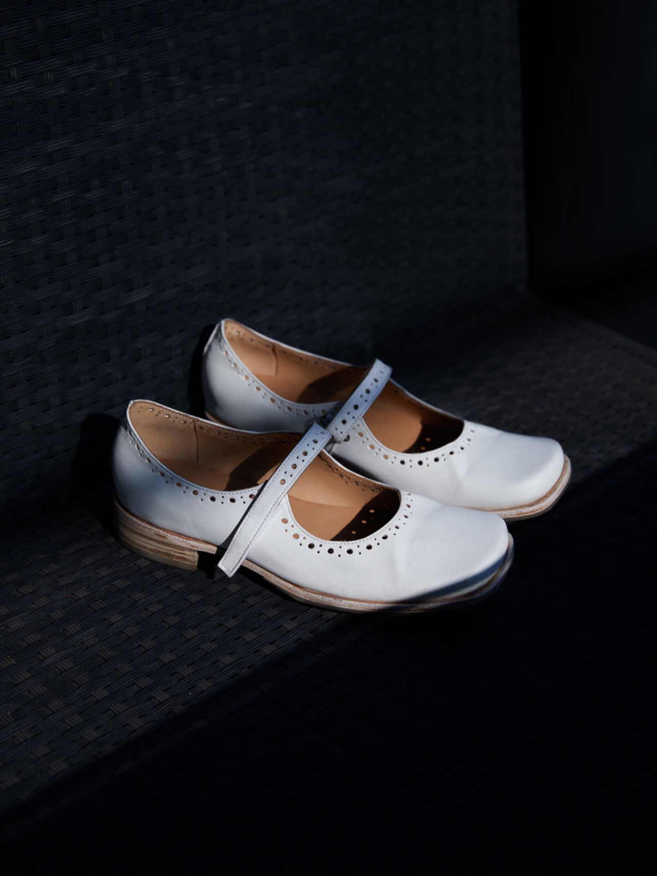 粗跟 低跟 圆头 低帮 袢扣 中口鞋 皮革  - VALI鞋履AI设计主图