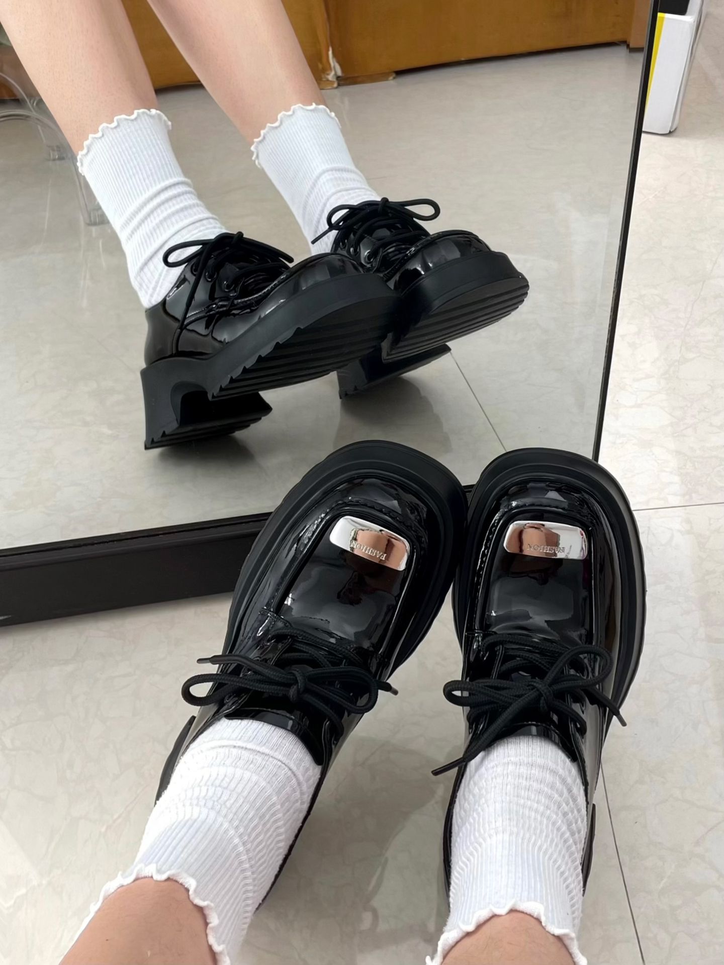 圆头 袢扣 深口鞋 皮革  - VALI鞋履AI设计主图