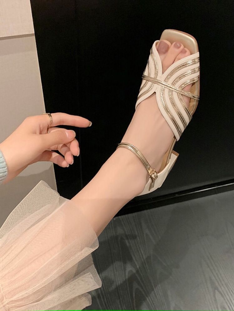 低跟 圆头 袢扣  - VALI鞋履AI设计主图