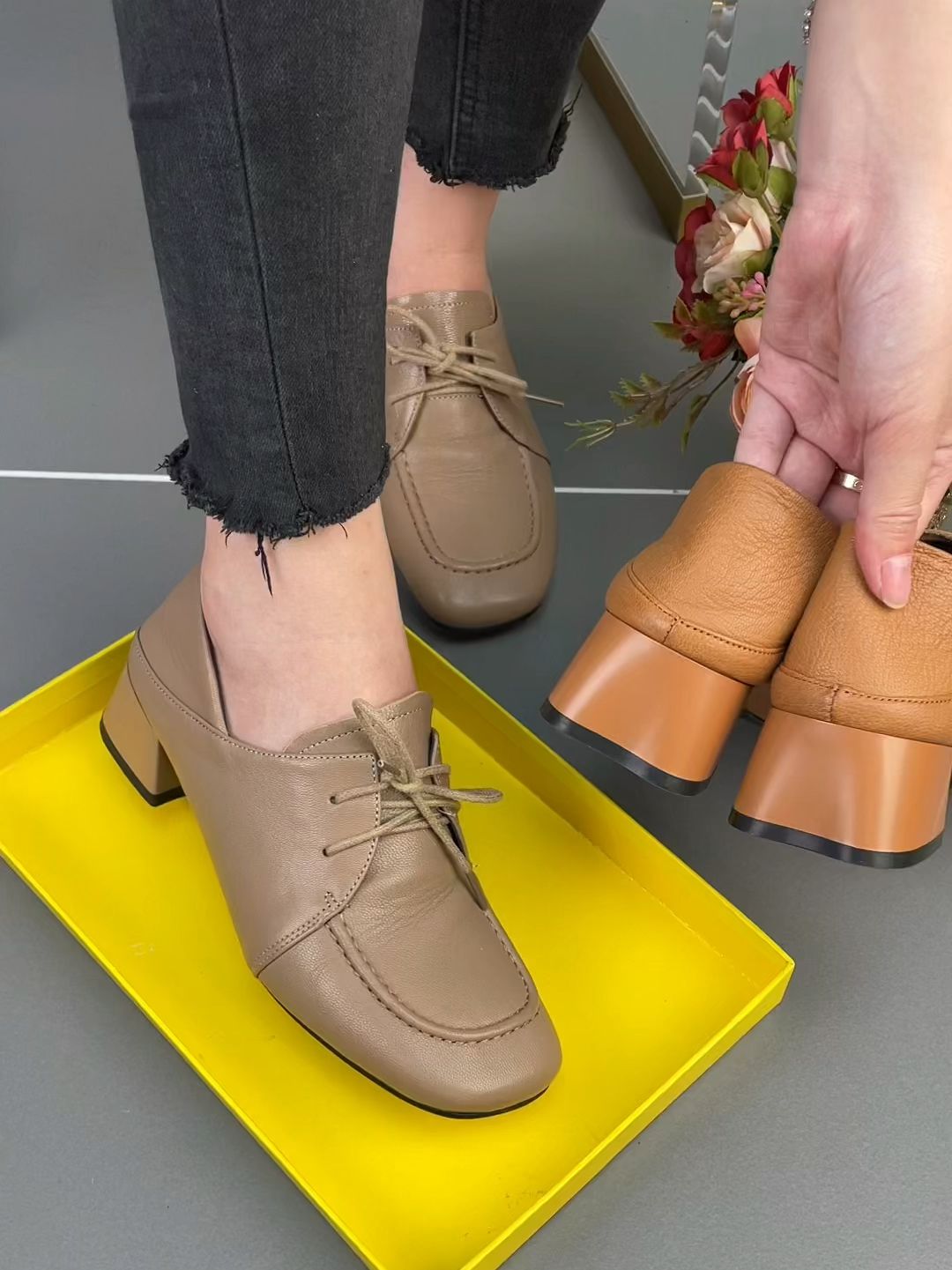 粗跟 中跟 方头 低帮 系带 深口鞋 皮革  - VALI鞋履AI设计主图