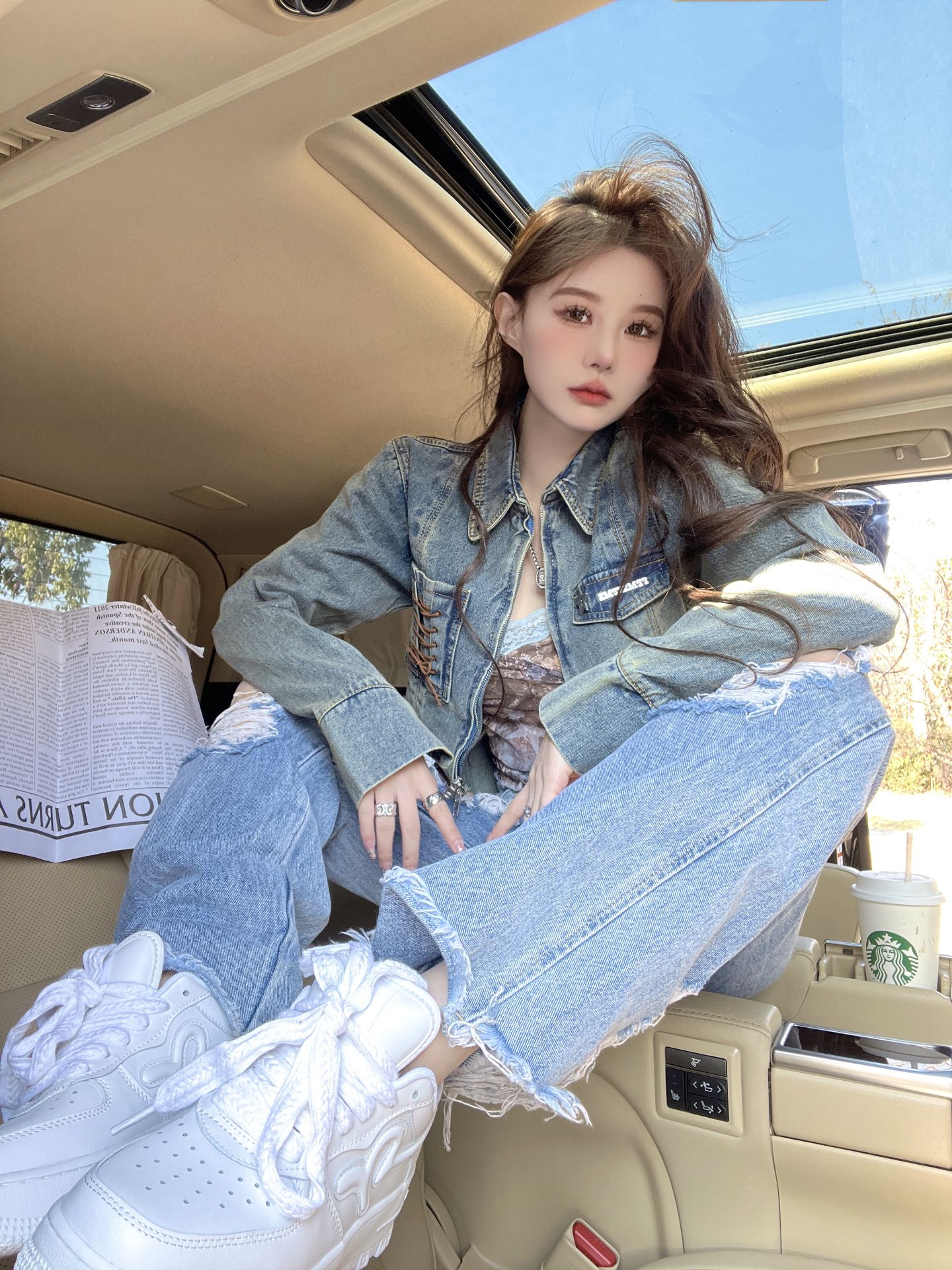 牛仔面料 洗水 毛边 德拉罗比亚蓝 羊绒蓝 蔚蓝 静蓝色 Y2K 辣妹  - VALI鞋履AI设计主图