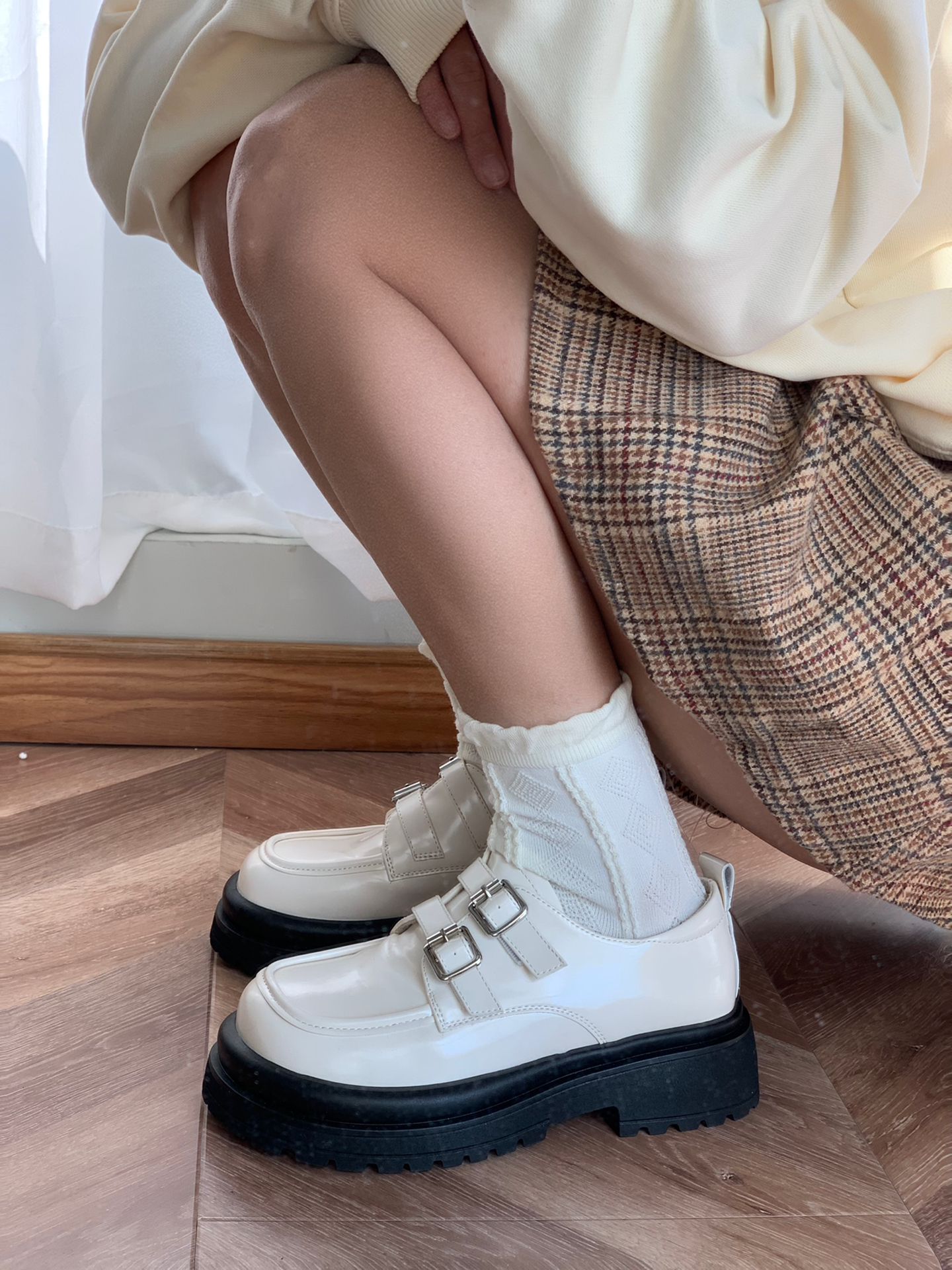 粗跟 低跟 圆头 低帮 袢扣 深口鞋 皮革  - VALI鞋履AI设计主图