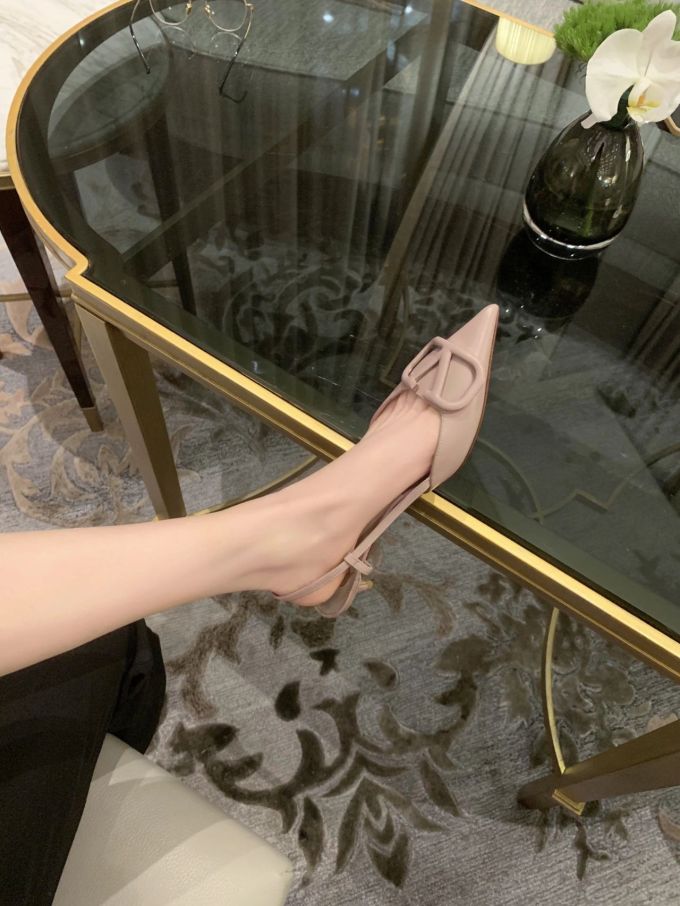 低跟 尖头 袢扣 