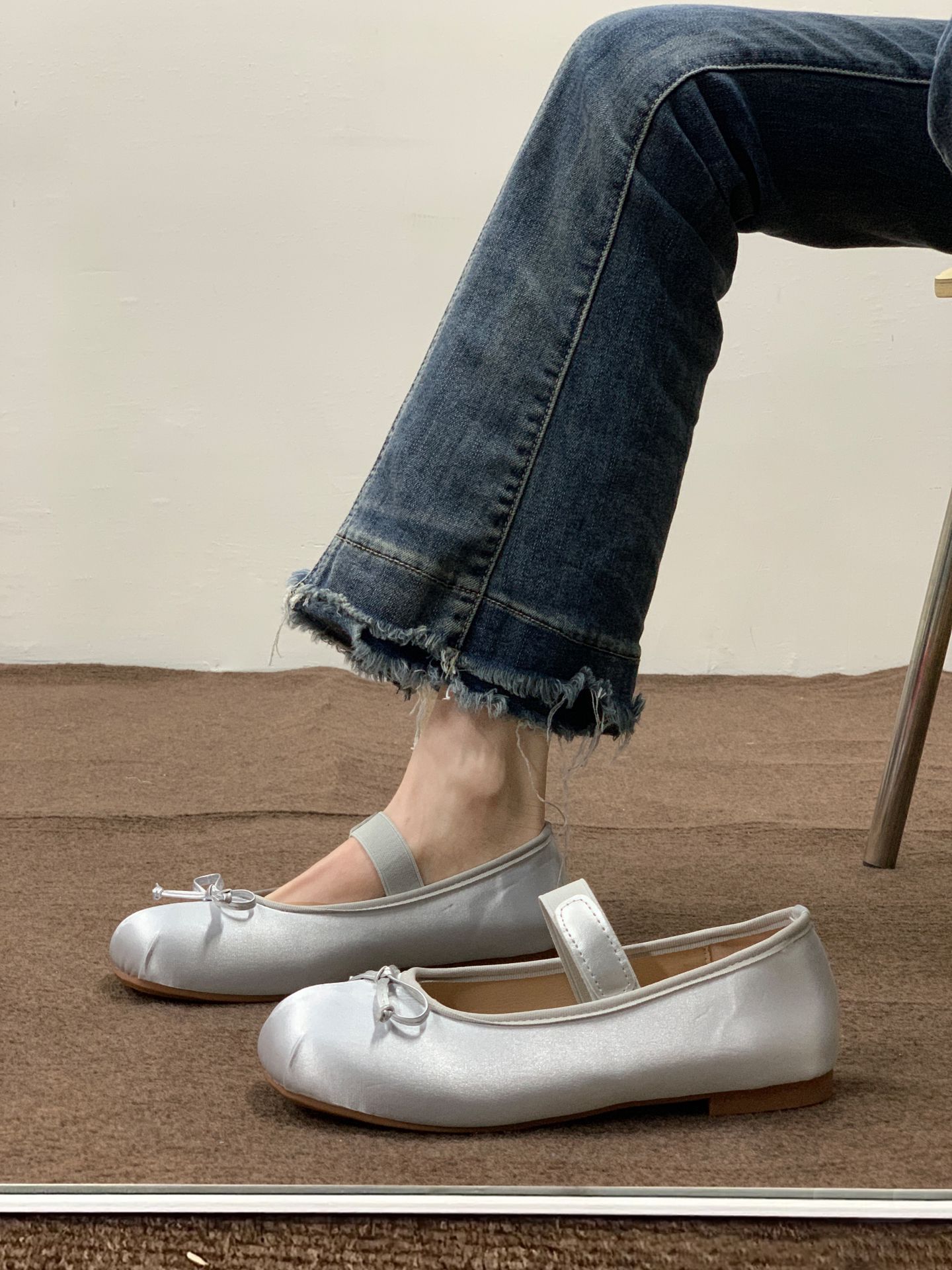 牛仔面料 洗水 毛边 蓝黑色  - VALI鞋履AI设计主图