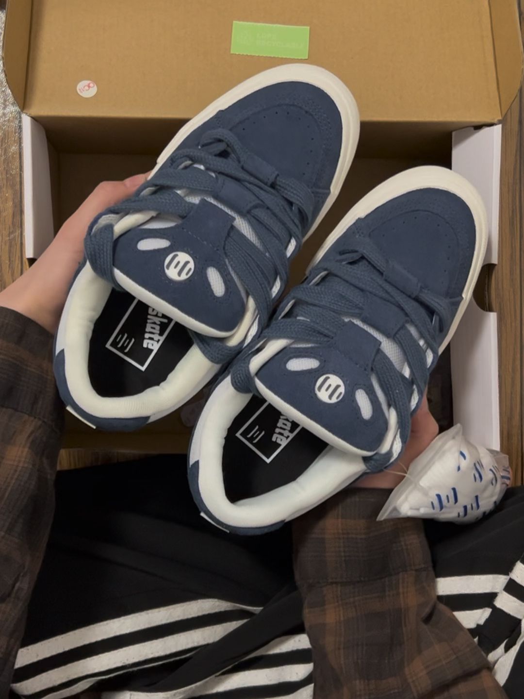 圆头 系带 魔术贴 深口鞋  - VALI鞋履AI设计主图